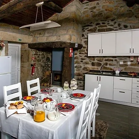 Casas Peralta - Amarela Bed and Breakfast 4*